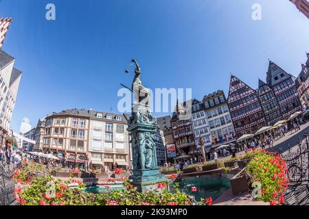 FRANKFURT, DEUTSCHLAND - OCT 1: Berühmter Gerechtigkeitsbrunnen am römer am 1. OCT 2011 in Frankfurt, Deutschland. Der justicia-Brunnen, auch Gerechtigkeis Stockfoto