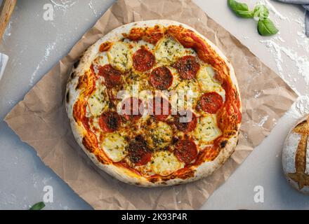 Pizza von oben gesehen Stockfoto