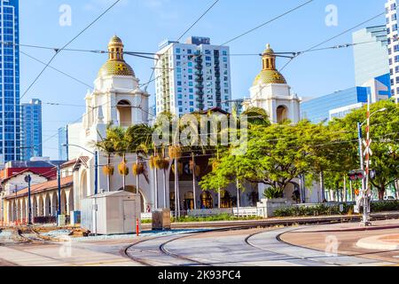 SAN DIEGO, USA - 11. JUNI: Berühmte Union Station am 11. Juni 2012 in San Diego, USA. Die Station im Stil der spanischen Kolonialzeit wurde am 8. März 1915 eröffnet Stockfoto