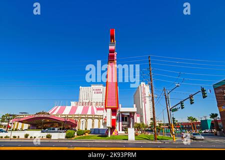 LAS VEGAS - 15. JUNI: Der berühmte Clown begrüßt die Gäste des Zirkus-Zirkus-Hotels am 15,2012. Juni in Las Vegas, Nevada. Circus Circus begann 1968 mit Stockfoto