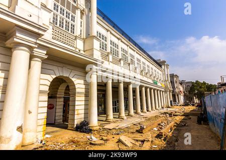 DELHI, INDIEN - NOV 16: Connaught Place ist am 16,2012. November eines der größten Finanz-, Handels- und Geschäftszentren in Delhi, Indien. Benannt nach Th Stockfoto