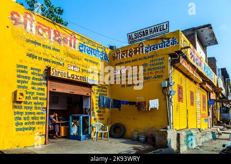 JAIPUR, INDIEN - 12. OKTOBER: Geschlossen Geschäfte am Freitag um 8am Uhr am 19. Oktober 2012 in Jaipur, Indien. Für die Hindi ist der Freitag der heilige Ruhetag. Stockfoto