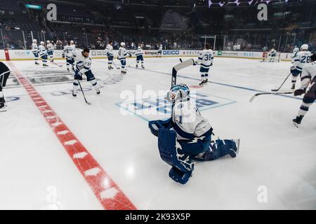 Los Angeles, Kalifornien, USA. 25. Oktober 2022. BRIAN ELLIOTT von Tampa Bay Lightning der NHL dehnt sich vor einem Spiel gegen die Los Angeles Kings in der Crypto.com Arena in Los Angeles, Kalifornien, am 25. Oktober 2022 aus (Bildnachweis: © Alex Cave/ZUMA Press Wire) Stockfoto