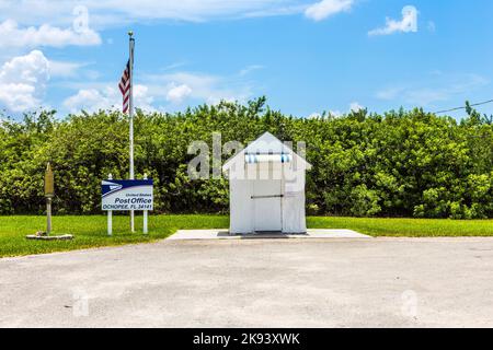 Ochopee, USA - 27. Juli 2013: Kleinstes Postamt der Vereinigten Staaten in Ochopee, USA. Dieses Wandschrankgroße, 7x8-Fuß-Gebäude war früher eine Bewässerung Stockfoto