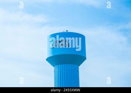 BONITA SPRINGS, USA - JULI 27: Blau lackierter Wasserturm am 27,2013. Juni in Bonita Springs, USA. . Erbaut im Jahr 1982, Sky, steht der Wasserturm bei 156 fe Stockfoto