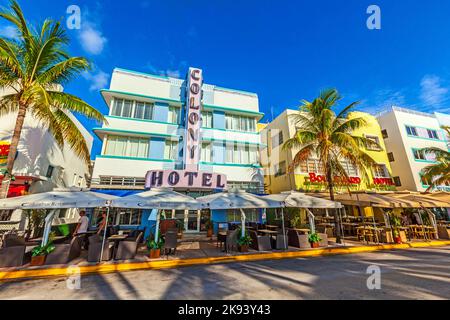 MIAMI - AUGUST 5: Das Colony Hotel liegt am 736 Ocean Drive und wurde in den 1930er Jahren erbaut. Es ist das am meisten fotografierte Hotel in South Beach 5. August 2013 in Stockfoto