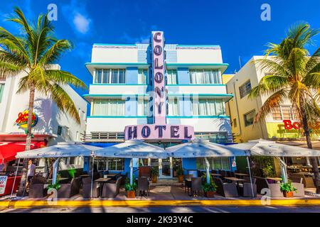 MIAMI - AUGUST 5: Das Colony Hotel liegt am 736 Ocean Drive und wurde in den 1930er Jahren erbaut. Es ist das am meisten fotografierte Hotel in South Beach 5. August 2013 in Stockfoto