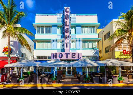 MIAMI - AUGUST 5: Das Colony Hotel liegt am 736 Ocean Drive und wurde in den 1930er Jahren erbaut. Es ist das am meisten fotografierte Hotel in South Beach 5. August 2013 in Stockfoto