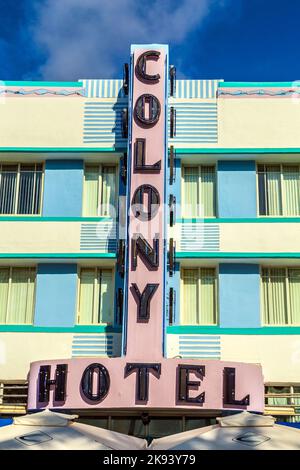 MIAMI - AUGUST 5: Das Colony Hotel liegt am 736 Ocean Drive und wurde in den 1930er Jahren erbaut. Es ist das am meisten fotografierte Hotel in South Beach 5. August 2013 in Stockfoto