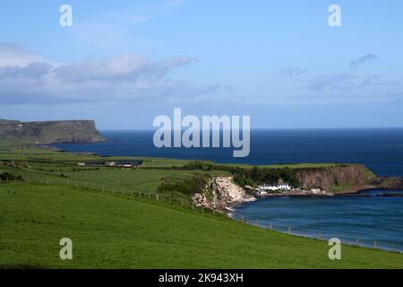 Blick auf die Küste von Portballintrae, County Antrim, Nordirland Stockfoto