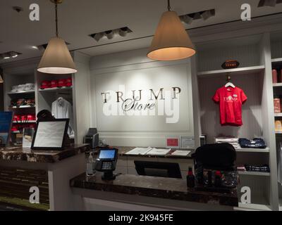 Im Trump Store im Trump Tower in New York City verkaufte Waren. Foto von Francis Specker Stockfoto