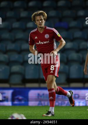 Peterborough, Großbritannien. 25. Oktober 2022. Tommy Leigh (AS) beim Peterborough United gegen Accrington Stanley EFL League One Match im Weston Homes Stadium, Peterborough, Cambridgeshire. Kredit: Paul Marriott/Alamy Live Nachrichten Stockfoto