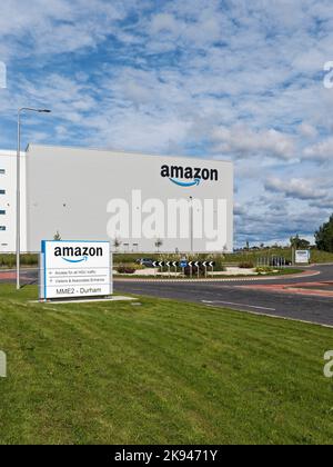 Außenansicht des Amazon-Lagers in Durham, Großbritannien Stockfoto