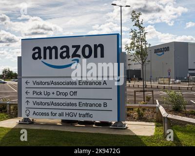 Außenansicht des Amazon-Lagers in Durham, Großbritannien Stockfoto