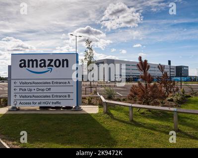 Außenansicht des Amazon-Lagers in Durham, Großbritannien Stockfoto
