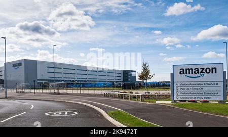 Außenansicht des Amazon-Lagers in Durham, Großbritannien Stockfoto