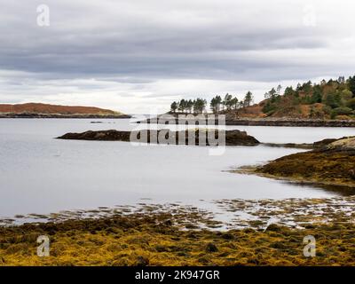 Küstenlandschaft südlich von Lochinver, Assynt, Schottland, Großbritannien. Stockfoto