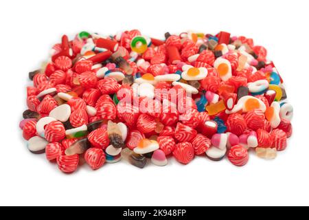 Leckere Mischung aus Gelee bunte Süßigkeiten auf weißem Hintergrund isoliert. Köstliche Marmelade. Stockfoto