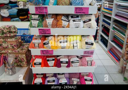 Colourful Handcraft material and wool shop, Budapest, Hungary Stockfoto
