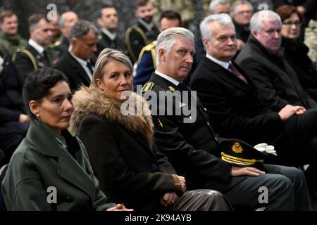 Pabrade. Belgien, 26. Oktober 2022, Außenminister Hadja Lahbib, Verteidigungsminister Ludivine Dedonter, König Philippe - Filip von Belgien und Litauens Präsident Gitanas Nauseda, abgebildet während eines Besuchs beim NATO-Bataillon für verstärkte Vorwärtspräsenz während des offiziellen Staatsbesuchs des belgischen Königspaares in der Republik Litauen, Mittwoch, 26. Oktober 2022, in Pabrade. BELGA FOTO DIRK WAEM Stockfoto