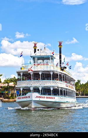 FORT LAUDERDALE, FL- AUGUST 1: Kreuzfahrt mit Jungle Queen Flussboot am 01. August 2010 in Fort Lauderdale, Florida. Die Dschungelkönigin ist 65 Jahre und h Stockfoto