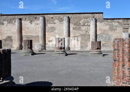 Pompei - Colonne della Basilica Pompeiana Stockfoto