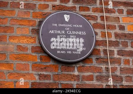 Irland Irland Irland Irland St. James's Gate Bier Stout Porter Black Ale begann 1759 Plaque House Haus Arthur Guinness 1725 - 1803 Gründer Backsteinmauer Stockfoto