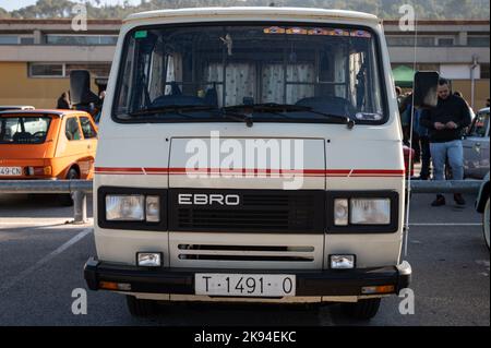 Ein alter spanischer Nissan Trade EBRO Van Stockfoto