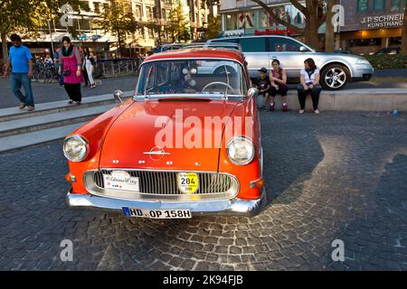 Frankfurt, Deutschland - Oktober 2,2011: Oldtimer-Treffen in Frankfurt, Deutschland. Der OPEL Olympia Oldtimer präsentiert von der Veranstaltung '7. Oldtimercity' oder Stockfoto