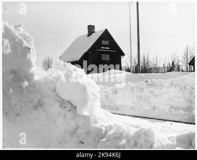 Das Bahnhofshaus in Björvallen, das im Winter 1936 vom Damm genommen wurde. Vorheriger Name Raftsjön. Haltestelle wurde 1912 gebaut. Stockfoto