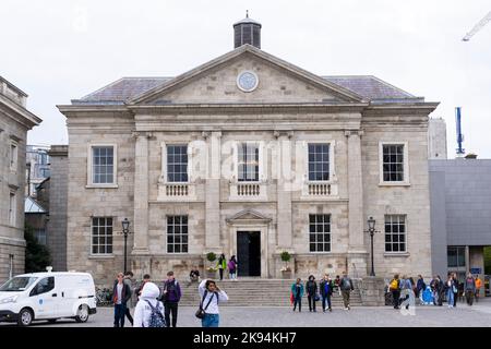 Irland Irland Irland Dublin Trinity College Coláiste na Tríonóide gründete 1592 die Universität von Queen Elizabeth I Front Square 18. Century Dining Hall Stockfoto