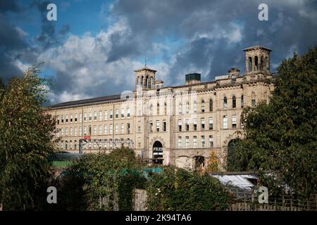 Salts Mill Gebäude in Saltaire, Shipley, Bradford. Ein denkmalgeschütztes Gebäude, das Herzstück des UNESCO-Weltkulturerbes, Saltaire. Stockfoto