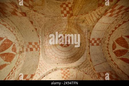 Maltesische Kreuzkirche, unterirdische Kirche im goreme Freilichtmuseum, Kappadokien, Anatolien, Türkei Stockfoto