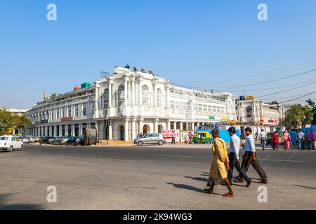 DELHI, INDIEN - NOV 16: Connaught Place ist am 16,2 012. November eines der größten Finanz-, Handels- und Geschäftszentren in Delhi, Indien. Benannt nach t Stockfoto