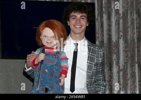 LOS ANGELES - Okt 25: Chucky, Zackary Arthur bei den Saturn Awards 50. - Presseraum im Marriott Convention Center am 25. Oktober 2022 in Burbank, CA Stockfoto