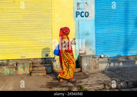 JAIPUR, INDIEN - 12. OKTOBER: Geschlossen Geschäfte am Freitag um 8am Uhr am 19. Oktober 2012 in Jaipur, Indien. Für die Hindi ist der Freitag der heilige Ruhetag. Woma Stockfoto