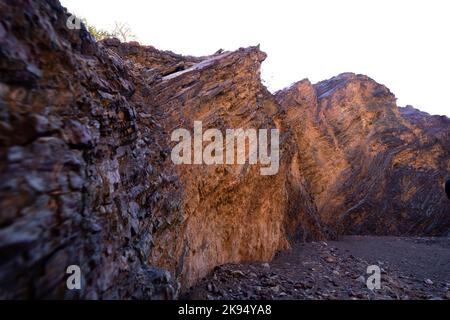 Riesige fossile Felsen und natürlich erstellte Berge aus den Vereinigten Arabischen Emiraten Stockfoto