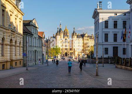 Blick über die Schloßstraße bis zur Burg Schwerin Stockfoto