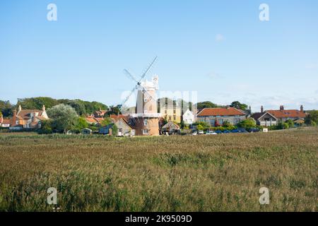 Die Windmühle im Küstendorf Cley am Meer in Norfolk Stockfoto