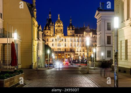 Blick über die Schloßstraße auf das Schloss Schwerin Stockfoto