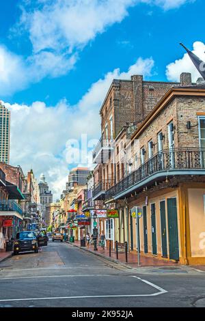 NEW ORLEANS, USA - JULI 17: Historisches Gebäude im French Quarter am 17. Juli 2013 in New Orleans, USA. Tourismus bietet eine große Einnahmequelle a Stockfoto