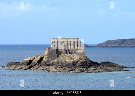 Fort du Petit Be auf der Gezeiteninsel Petit Be im Ärmelkanal, Frankreich, der Bretagne und Saint-Malo Stockfoto