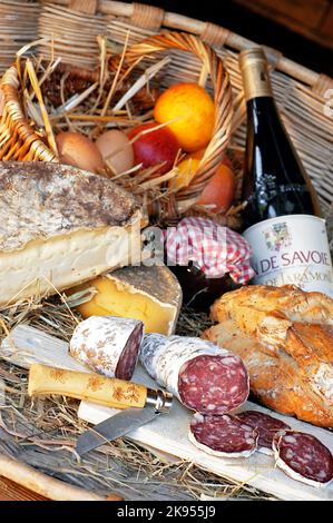 Käse und Salami aus dem Belleville-Tal, Frankreich, Savoie, Les Ménuires Stockfoto