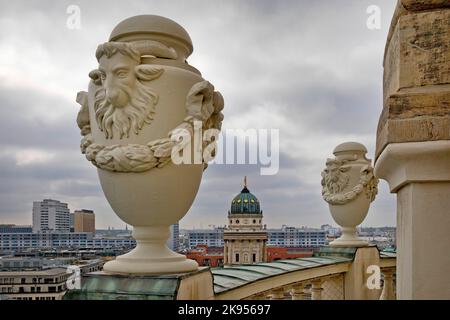 Blick über die Stadt von der Aussichtsplattform des Frech-Doms in Richtung Deutscher Dom, Deutschland, Berlin Stockfoto