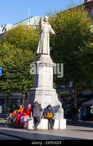 Irland Eire Dublin O'Connell Street Statue Pater Mathew 1790 - 1856 Irischer katholischer Priester Teetotalist Reformer Kapuziner im Auftrag von Mary Redmond 1893 Stockfoto