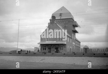 Der Bahnhof wurde 1902 erbaut. Im Zusammenhang mit der Elektrifizierung der Strecke wurde der Bahnhof 1913 in das neu errichtete Trafohaus verlegt. Ziegelgebäude. Stockfoto