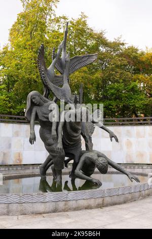 Irland Irland Irland Irland Dublin City Gallery The Hugh Lane The Garden of Remembrance Children of Lir Statue Bronzestatuen von Oisin Kelly Water sind ein Denkmal Stockfoto