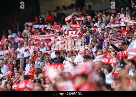 Sevilla, Spanien. 25/10/2022, Sevilla FC Fans während des UEFA Champions League-Spiels zwischen Sevilla FC und FC Kopenhagen, Gruppe G, spielte im Sanchez Pizjuan Stadum am 25. Oktober 2022 in Sevilla, Spanien. (Foto von Antonio Pozo / PRESSIN) Stockfoto