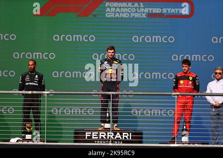 AUSTIN, TEXAS, USA AUF 23. OKTOBER 2022; PODIUM mit Rennsieger #1, Max VERSTAPPEN, NDL, Oracle Red Bull Racing, Vizemeister #44, Lewis HAMILTON, GBR, Mercedes AMG F1 Team und 3. platzierten #16, Charles LECLERC, MCO, Team Scuderia Ferrari beim Grand Prix F1 in Austin, TEXAS, USA 2022, Rundkurs Amerika, US F1 GP, Formel 1, Formel 1 - Formel 1 Grand Prix am 23. Oktober in Austin Texas - gebührenpflichtig Bild - Bildnachweis: © Irwen SONG/ATP images Bildnachweis: SPP Sport Press Foto. /Alamy Live News Stockfoto