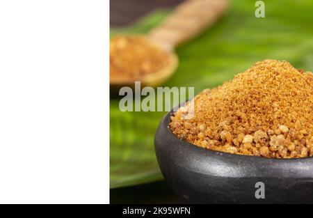 Panela oder Zuckerrohrzucker - Saccharum officinarum; Foto mit weißem Streifen für Text Stockfoto